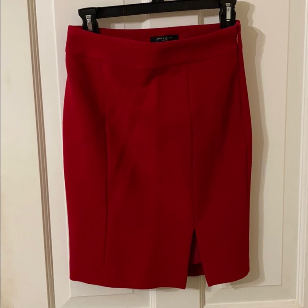 Red Ann Taylor skirt - Picture 2 of 8